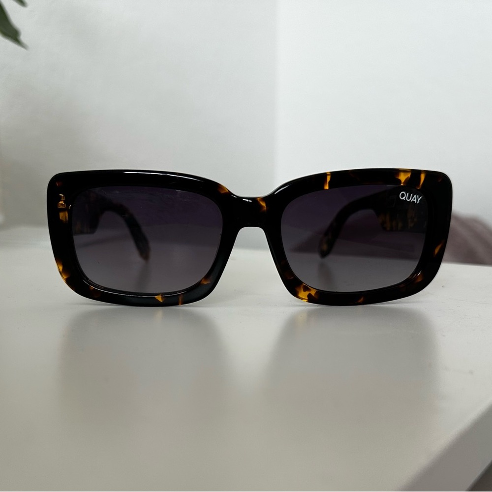 Quay Yada Yada Tortoise/Smoke Sunglasses - Picture 5 of 9